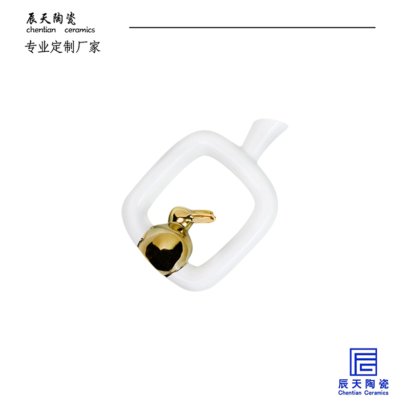 <b>客戶定制 創(chuàng)意異形玉兔陶瓷花瓶</b>